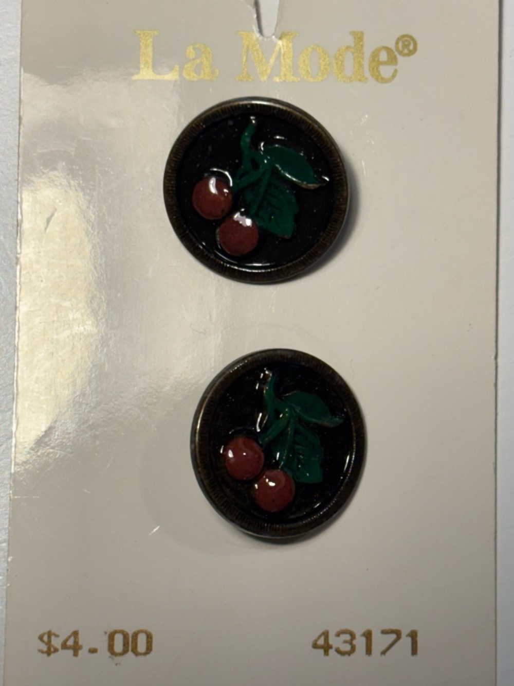 La Mode Vintage Red Buttons • Made in Germany • 3/4” Cards - Picture 3 of 5